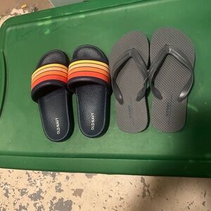 Old Navy Navy and Gray Sandals Set